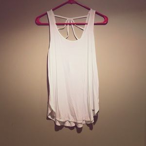 ⭐️Strappy White Hollister Tank⭐️
